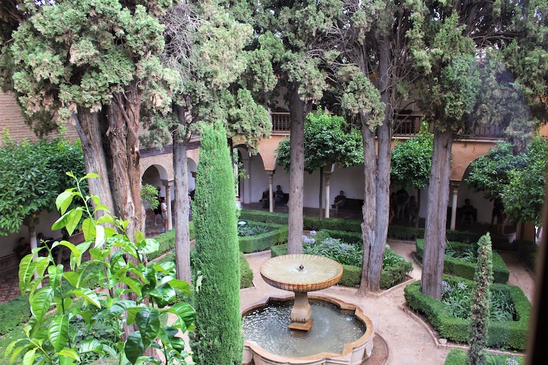 Alhambra fontaine et poutre